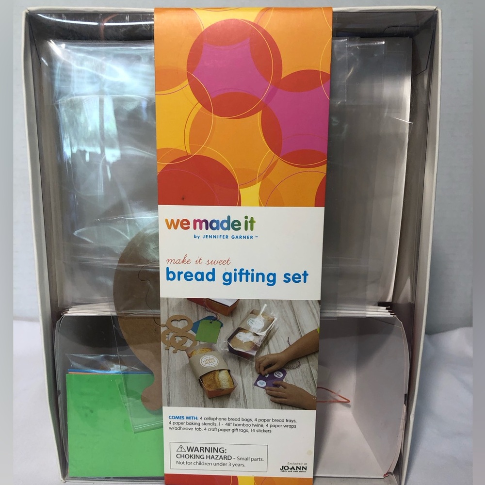 BREAD GIFTING SET from the WE MADE IT BY JENNIFER GARNER line, NIB